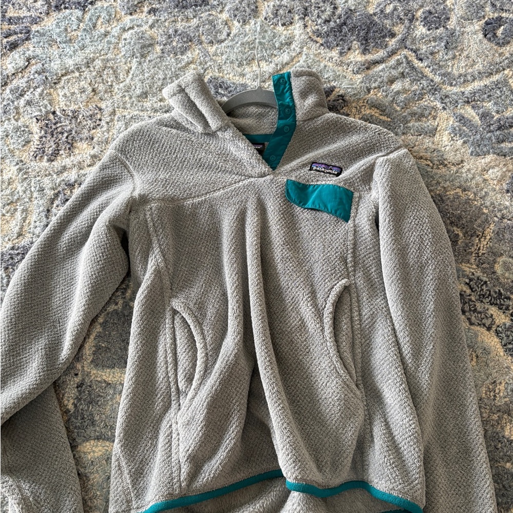 Patagonia Gray Fleece Pullover with Teal Accents